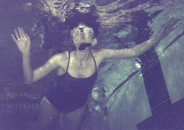 Joan Snorkel.JPG - 104519 Bytes